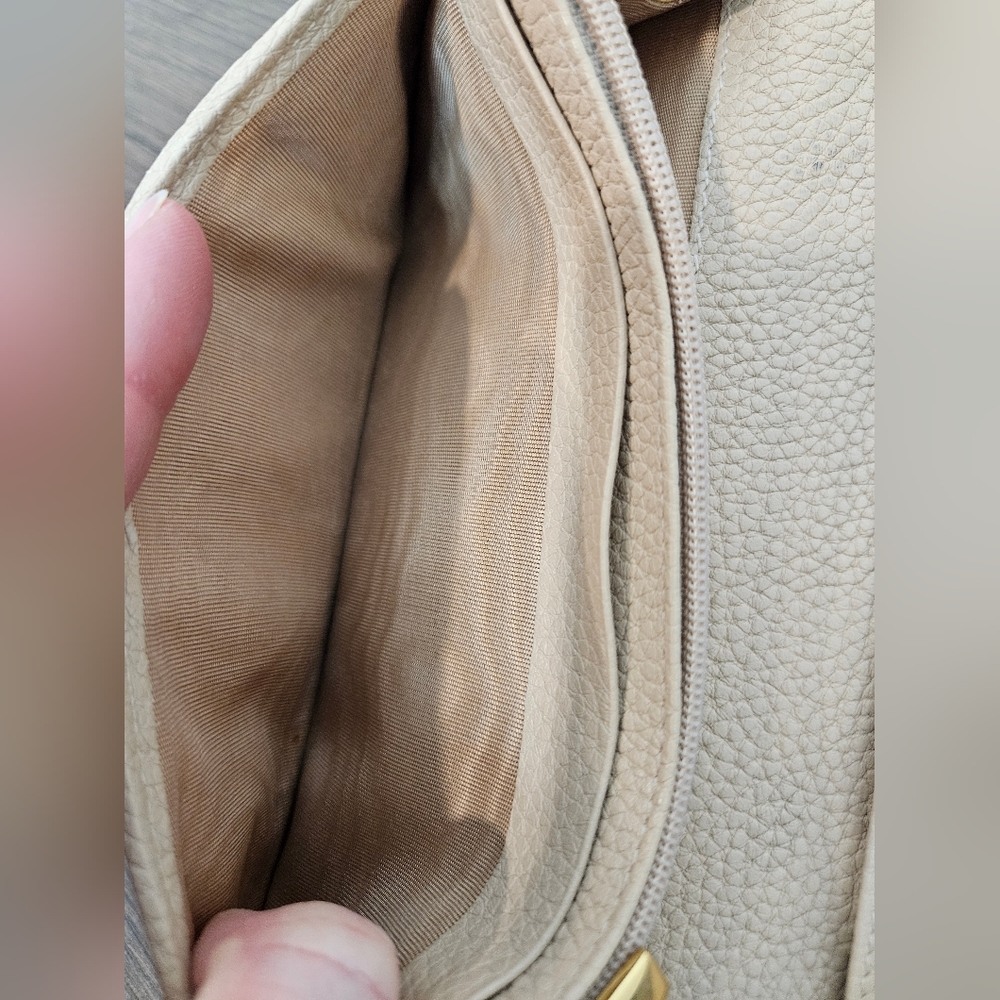 Salvatore Ferragamo Cream Wallet/Crossbody Chain Bag - Picture 11 of 16